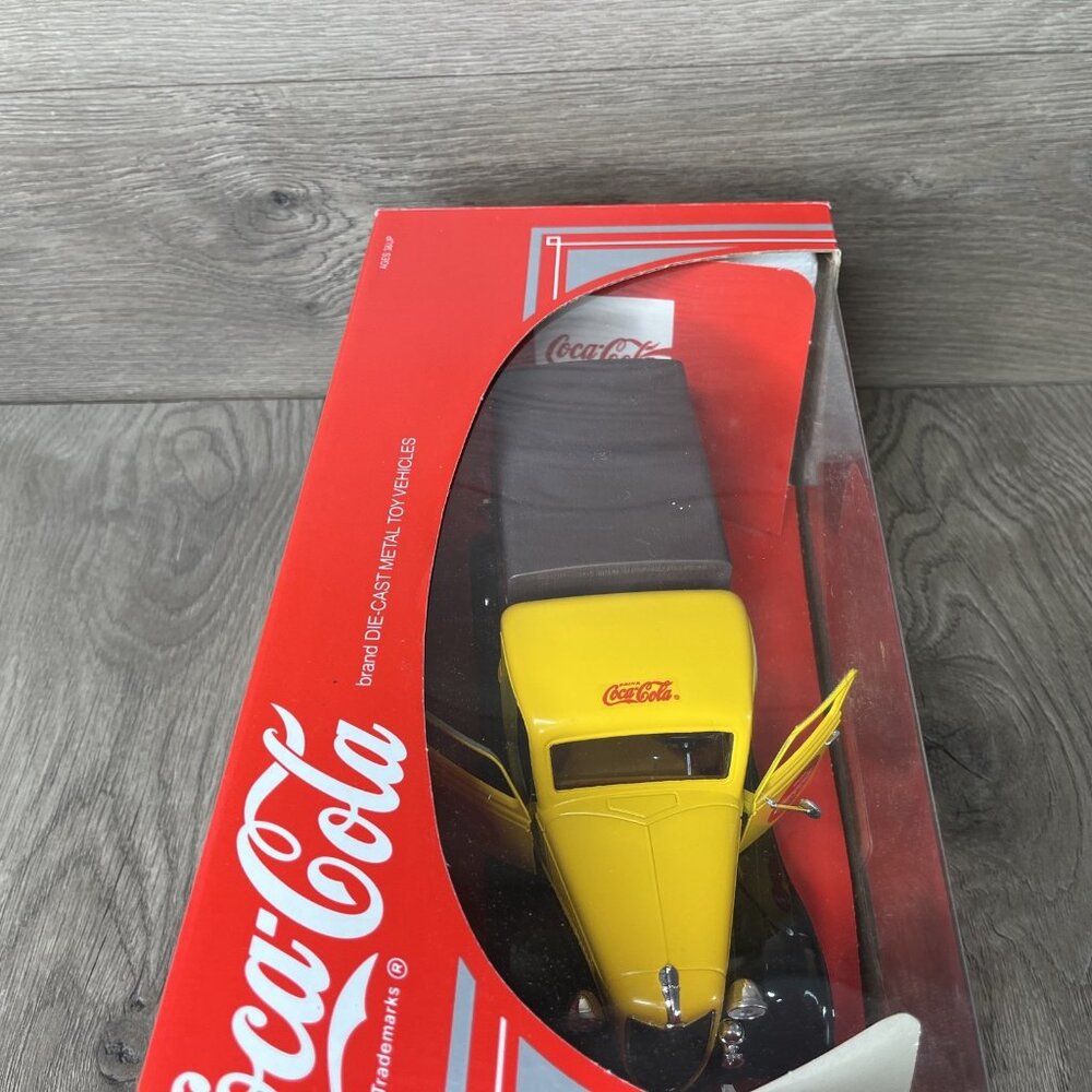 Hartoy Coca Cola 1936 Ford Delivery Truck 1:18 Scale Solido - 1979 - Picture 12 of 14